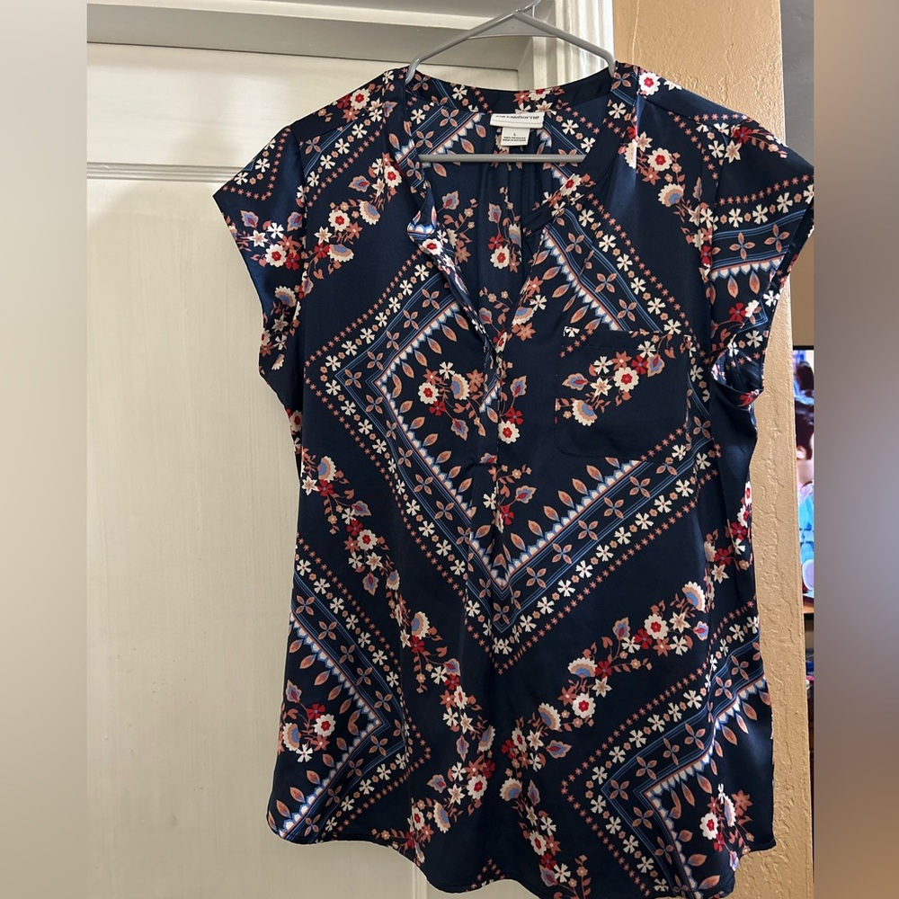Womens Liz Claiborne cap sleeve blouse.